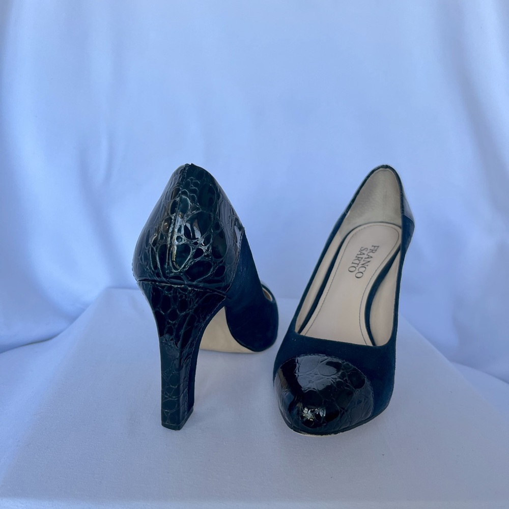 Navy blue pumps